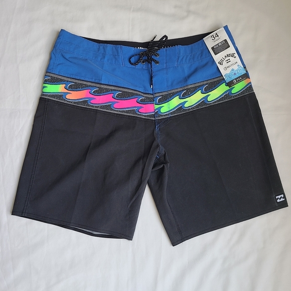 Billabong Wave Washed Board Shorts - Picture 2 of 8